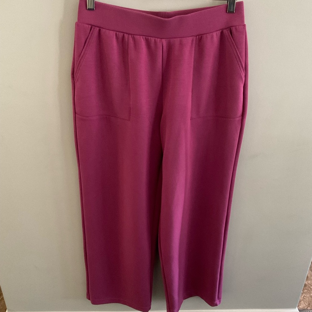 Mondetta mangeta Wide Leg Pants with pockets.